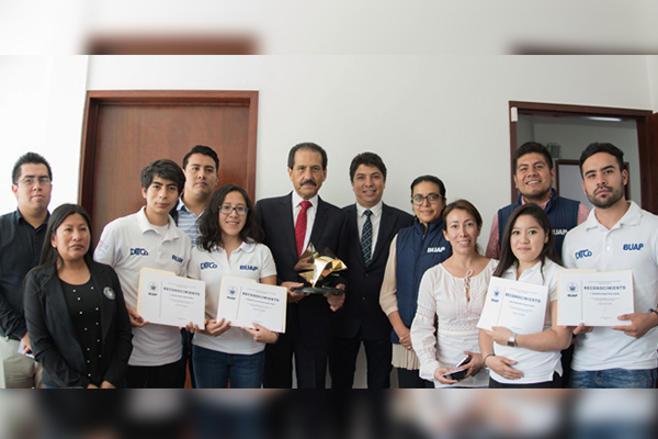 Esparza entrega reconocimientos a estudiantes ganadores de la Competencia Nacional Enactus