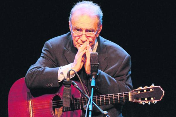 Brasileños dan último adiós en Río de Janeiro a João Gilberto, padre de la bossa nova
