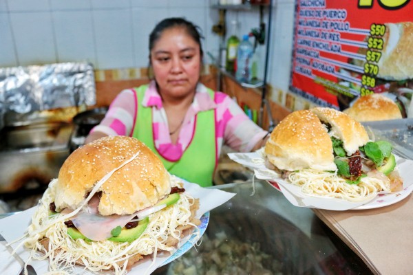 Vendedores de cemitas, desplazados del Estadio Cuauhtémoc