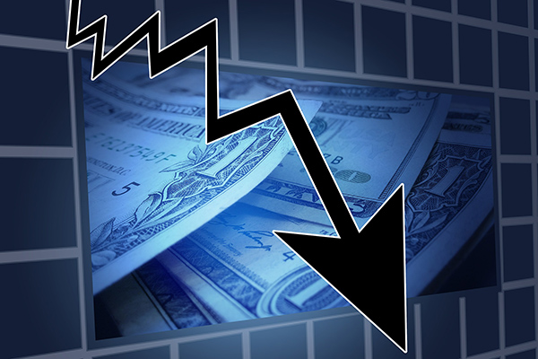Peso pierde 1,16 % y bolsa baja 1,77 % tras renuncia de Urzúa