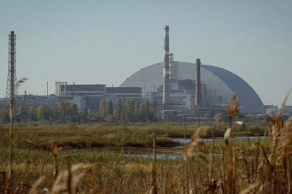 Ponen en servicio el nuevo sarcófago de la central nuclear de Chernóbil