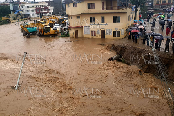 Aumenta la cifra de muertos por inundaciones en Nepal