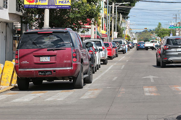 Filas de 1 kilómetro para verificar de última hora
