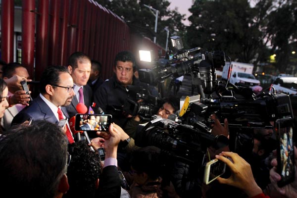 Rosario Robles es una perseguida política, según su defensa