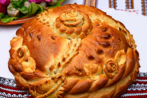 Panaderos rusos elaboran un pan karavái gigante de casi 1 tonelada