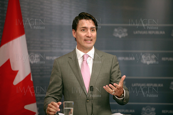 Justin Trudeau se disculpa por foto y video donde aparece pintado de negro