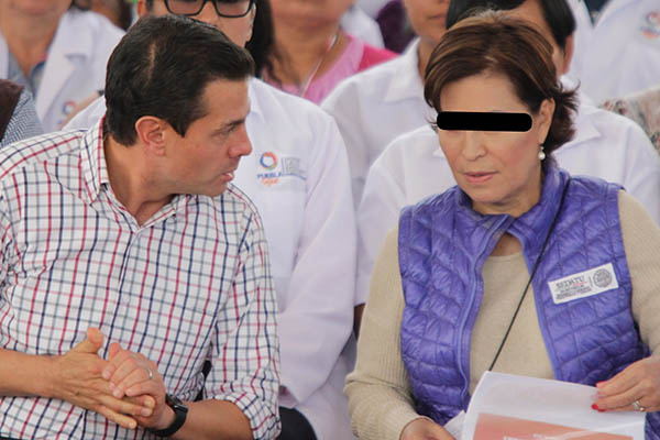 Rosario Robles, hasta el cuello y abandonada a su suerte