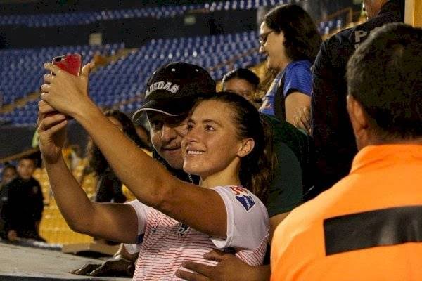 Tigres demandará y vetará a aficionado por tocar el seno de una jugadora