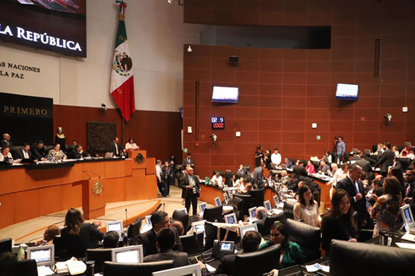 Avala Senado renuncia de Medina Mora como ministro