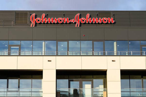 Johnson & Johnson pagará 8,000 mdd a hombre al que le crecieron los senos