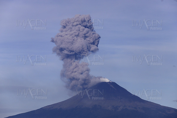 Popocatépetl no presenta gran domo de lava, pero sí varios pequeños