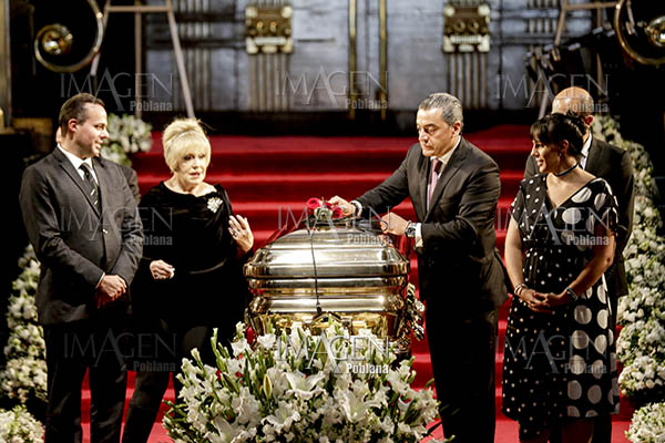 Dan último adiós al “Príncipe de la Canción” en Bellas Artes