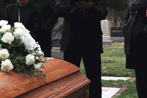 “Hola, déjenme salir”: un fallecido “dice” estar vivo durante su funeral