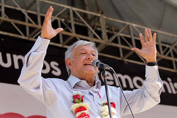 Le llueven críticas a AMLO por asilo a Evo Morales en discurso de primer año de gobierno