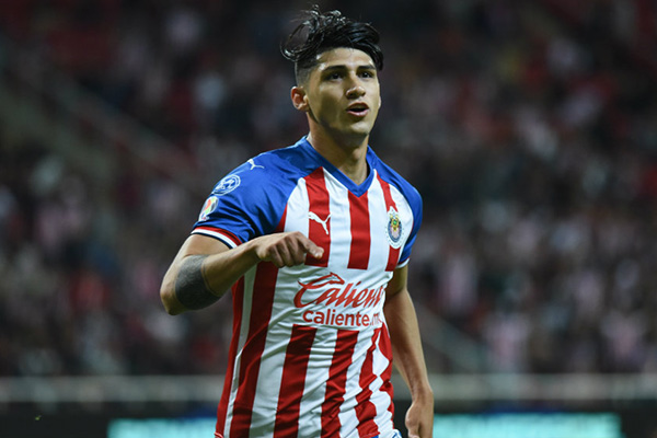 Chivas anuncia la salida de Alan Pulido