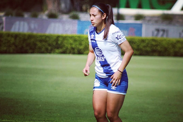 Jugadora del Puebla se sumó al movimiento #NiUnaBataMenos