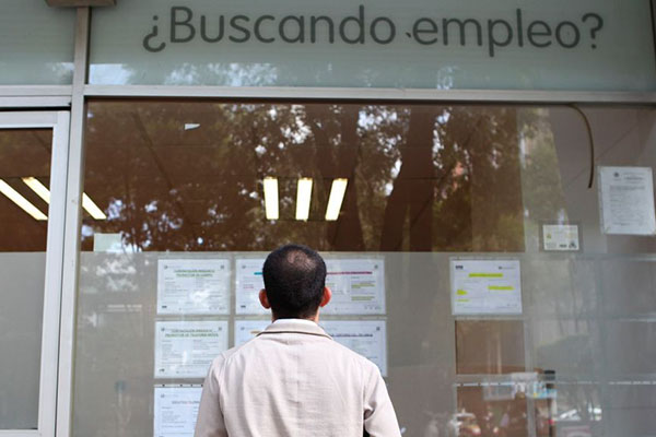 Desempleo sube a 3.7% en enero y más de la mitad trabaja en la informalidad en México