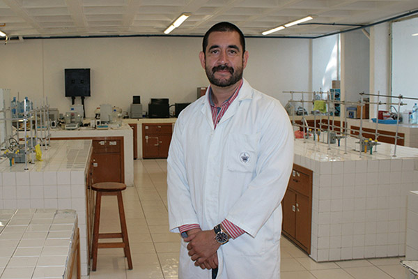 Investigadores de la FCQ extienden la vida útil de jugos mediante tecnologías no térmicas