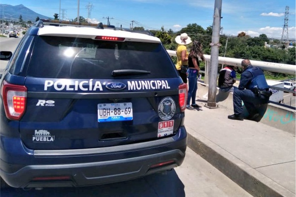 Elementos de la SSC evitaron que un joven saltara de un puente