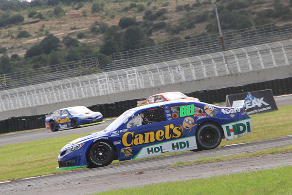 García Jr. y De Alba Jr., 5° y 6° lugar en NASCAR Peak y Challenge Puebla Carrera Dos