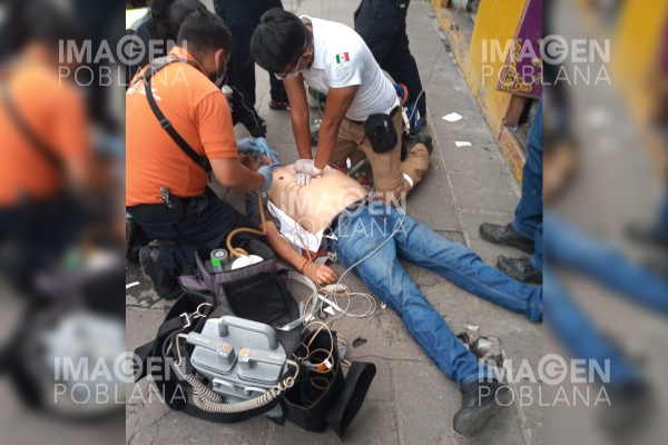 Hombre fallece mientras caminaba en calles del centro