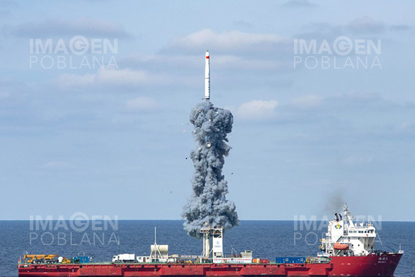 China pone en órbita nueve satélites desde el mar