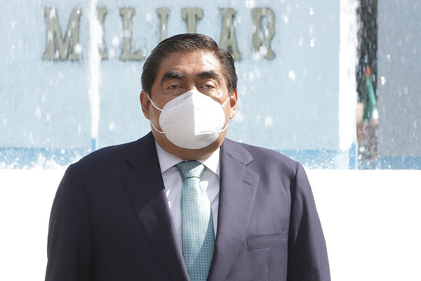 Unidad en tiempos difíciles, pide Barbosa en fiestas patrias