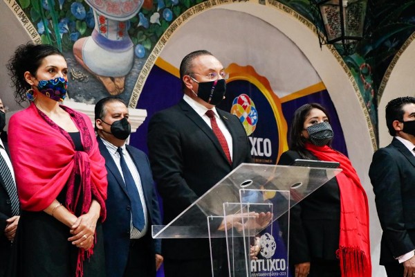 Guillermo Velázquez encabeza Grito de Independencia al interior de Palacio Municipal