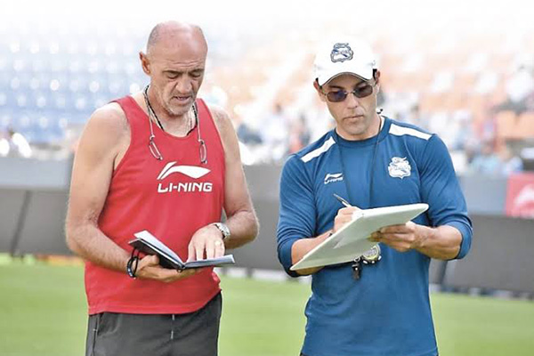 Libro del “Chelís” tiene imprecisiones, asegura “Ruso” Zamogilny