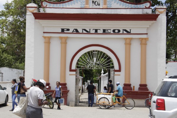 Promueve Barbosa visita a cementerios ordenada